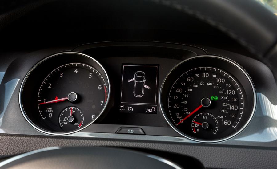 Панель приборов Volkswagen Golf Alltrack (Typ 5G) 2017 года  (NA) (фото 61 из 73)